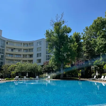 Yassen - Apartma S Vyhledem Na Bazen