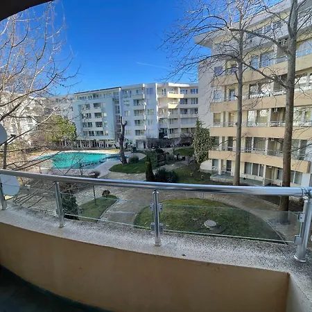 Yassen - Apartma S Vyhledem Na Bazen