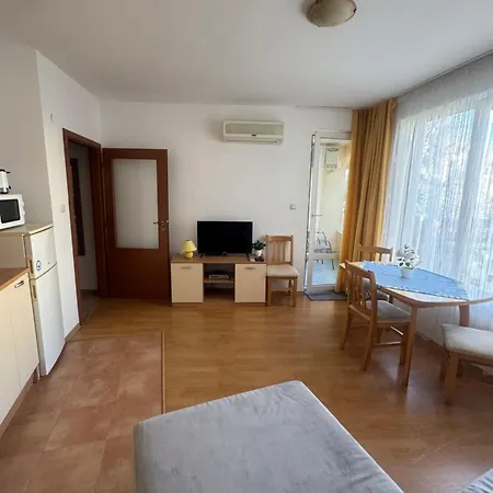 Yassen - Apartma S Vyhledem Na Bazen *