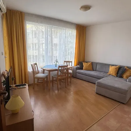 Yassen - Apartma S Vyhledem Na Bazen Апартамент *